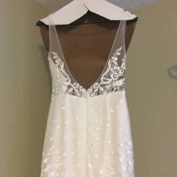 Elegant Tara Lauren Wedding Dress - Picture 7 of 13